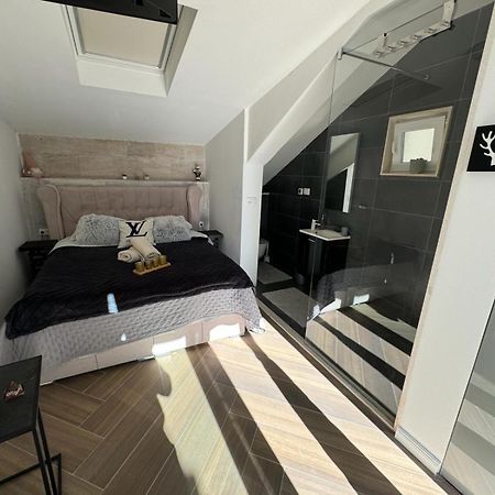 Luxury Apartment Martinis With Pool Сплит Екстериор снимка
