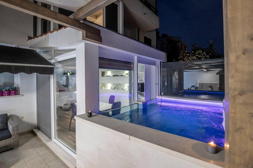 Luxury Apartment Martinis With Pool Сплит Екстериор снимка