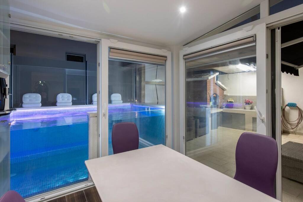 Luxury Apartment Martinis With Pool Сплит Екстериор снимка