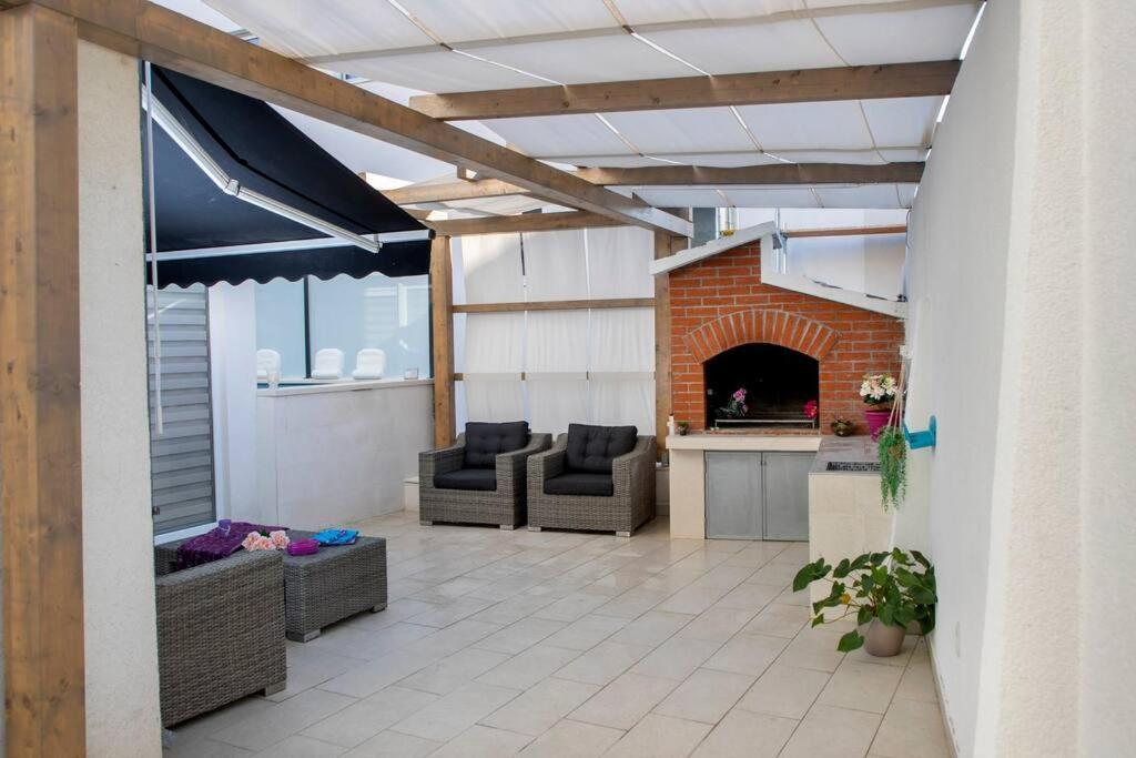 Luxury Apartment Martinis With Pool Сплит Екстериор снимка