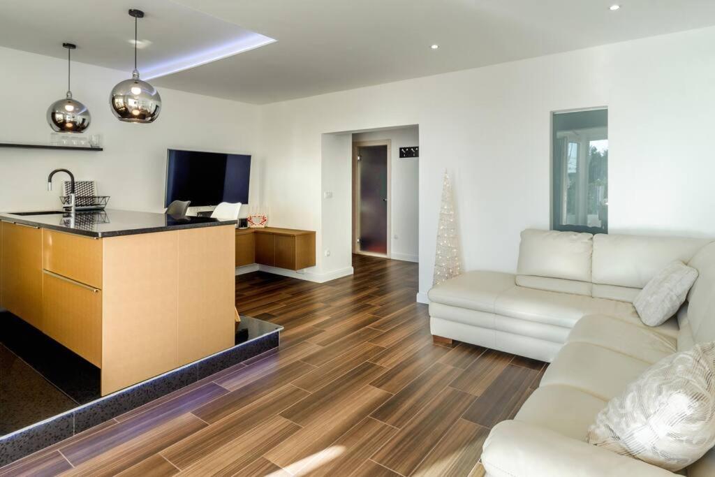 Luxury Apartment Martinis With Pool Сплит Екстериор снимка
