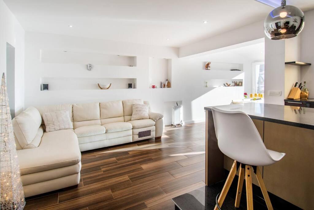 Luxury Apartment Martinis With Pool Сплит Екстериор снимка