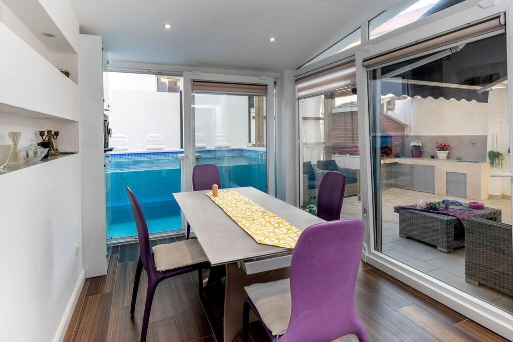 Luxury Apartment Martinis With Pool Сплит Екстериор снимка