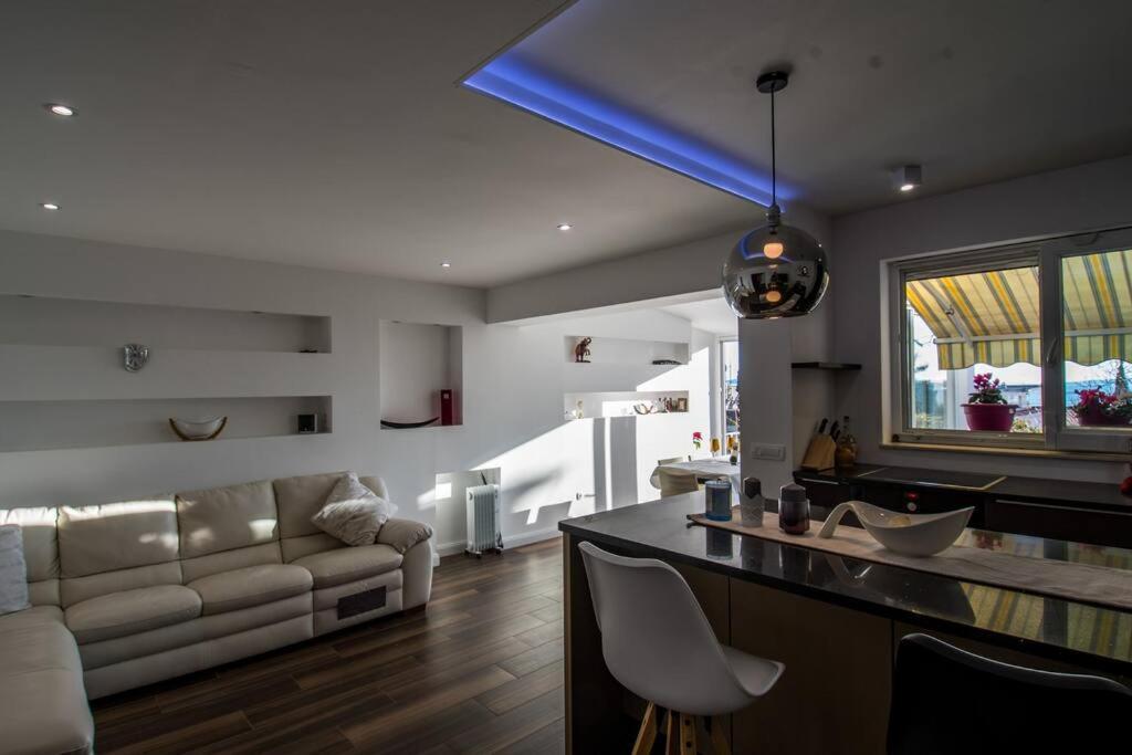 Luxury Apartment Martinis With Pool Сплит Екстериор снимка