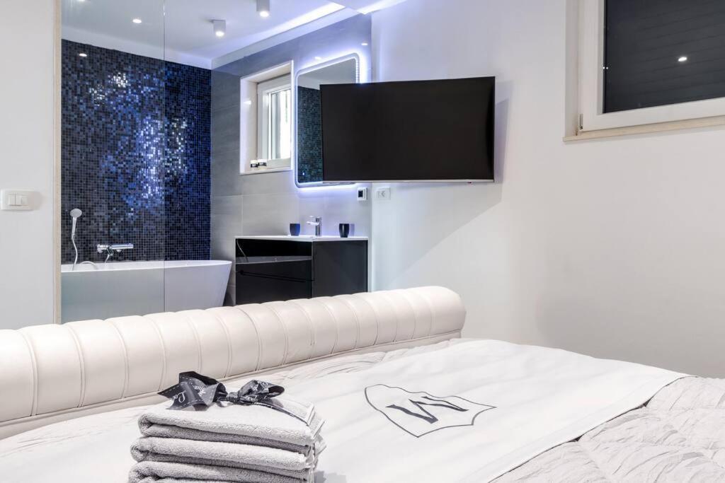 Luxury Apartment Martinis With Pool Сплит Екстериор снимка