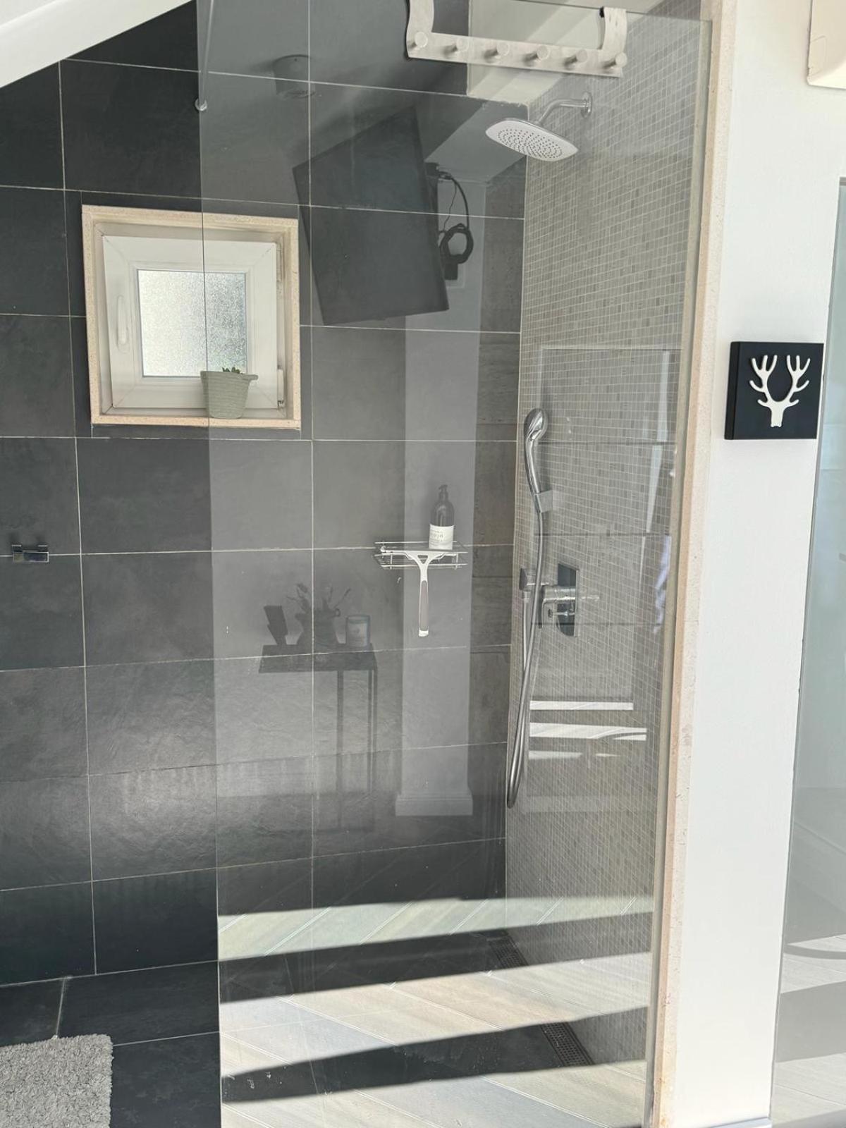 Luxury Apartment Martinis With Pool Сплит Екстериор снимка