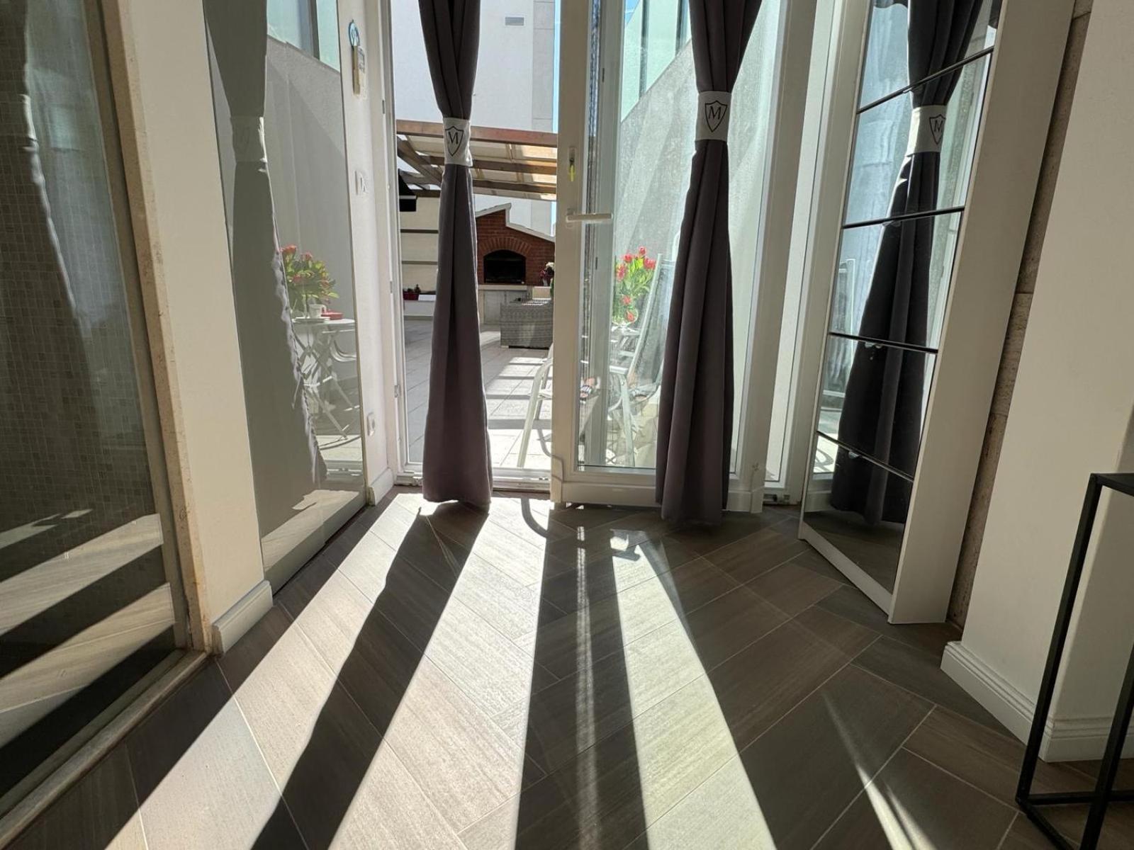 Luxury Apartment Martinis With Pool Сплит Екстериор снимка